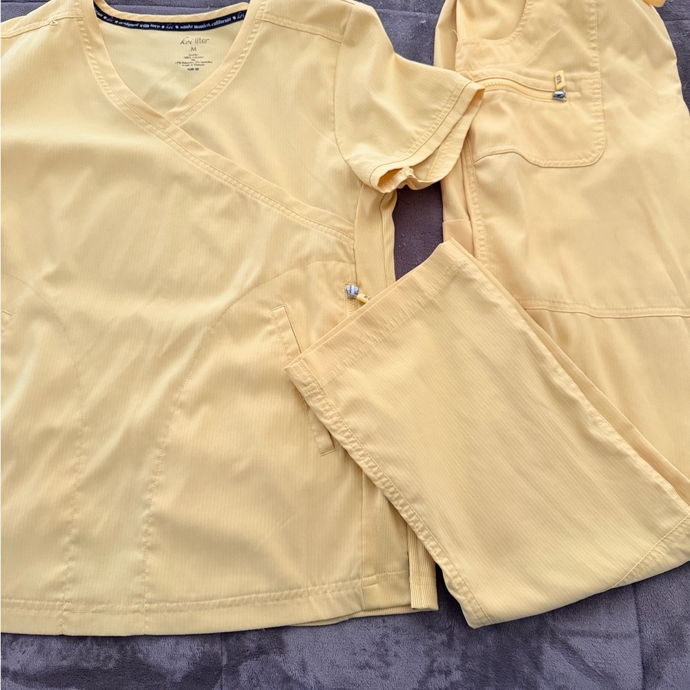 Cherokee Women's Scrub Set in Soft Yellow